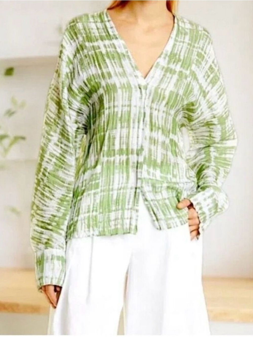 Vince V-Neck Crinkle Blouse Green Tie 
Dye Women’s 100% Silk Size: L